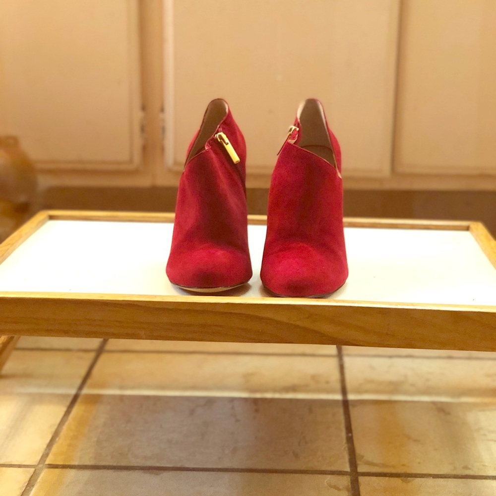 *Hot* Chili red suede BCBGeneration booties